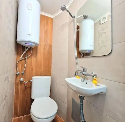 Yellow 아파트 바르나