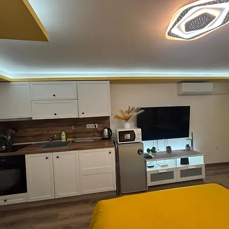 Yellow Варна